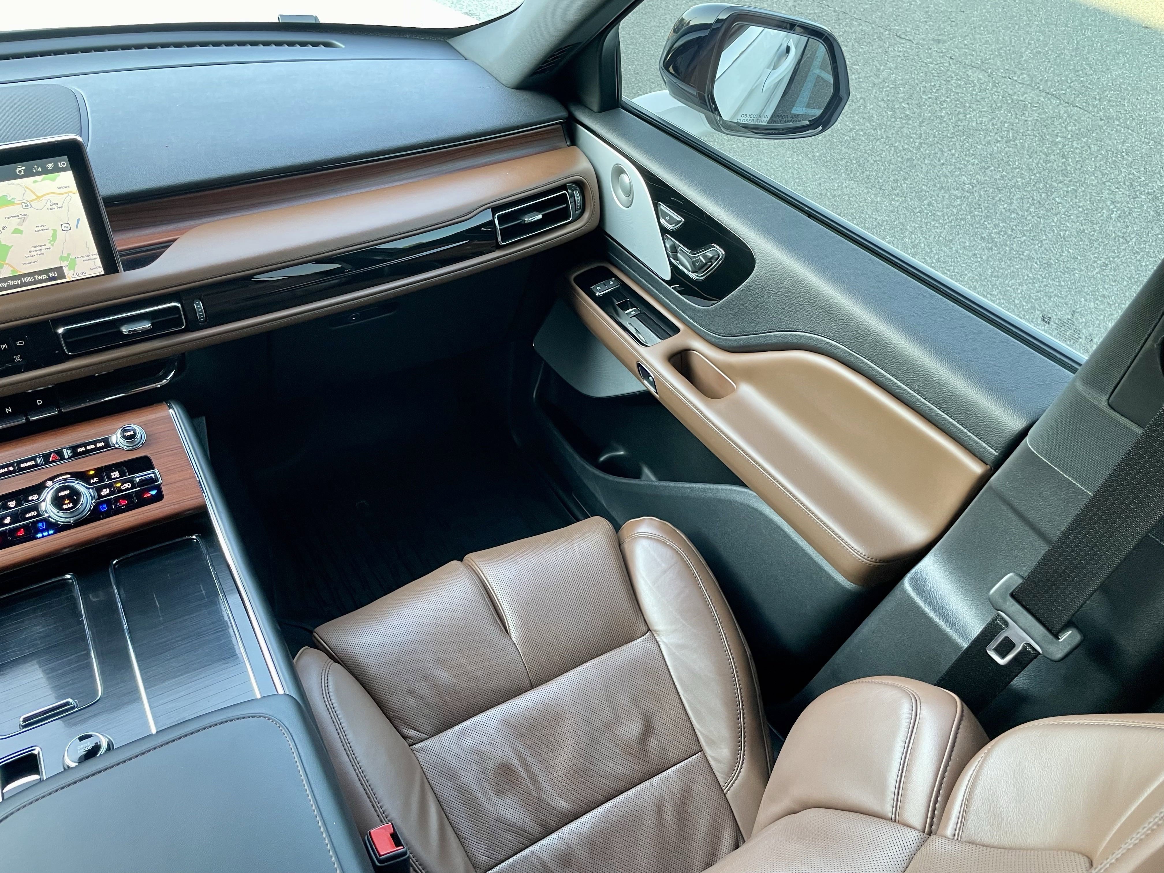 Used 2023 Lincoln Aviator Reserve w/ Equipment Group 201A image 18