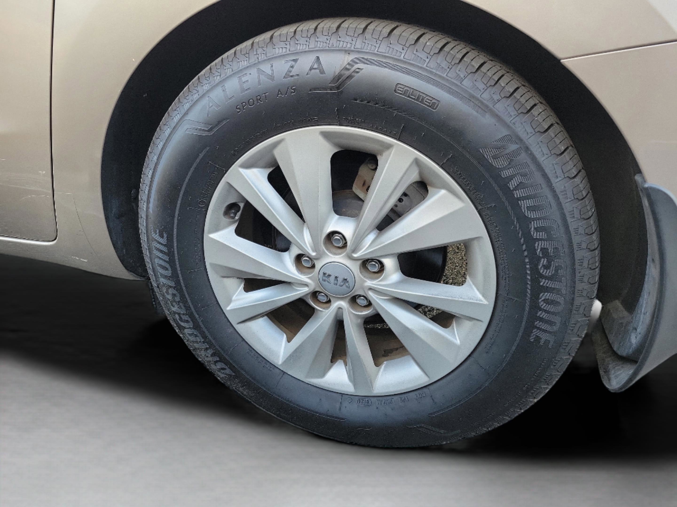 Used 2016 Kia Sedona LX w/ LX Convenience Package image 29