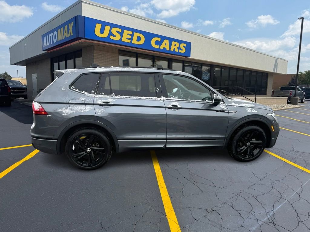Used 2024 Volkswagen Tiguan SE R-Line image 2