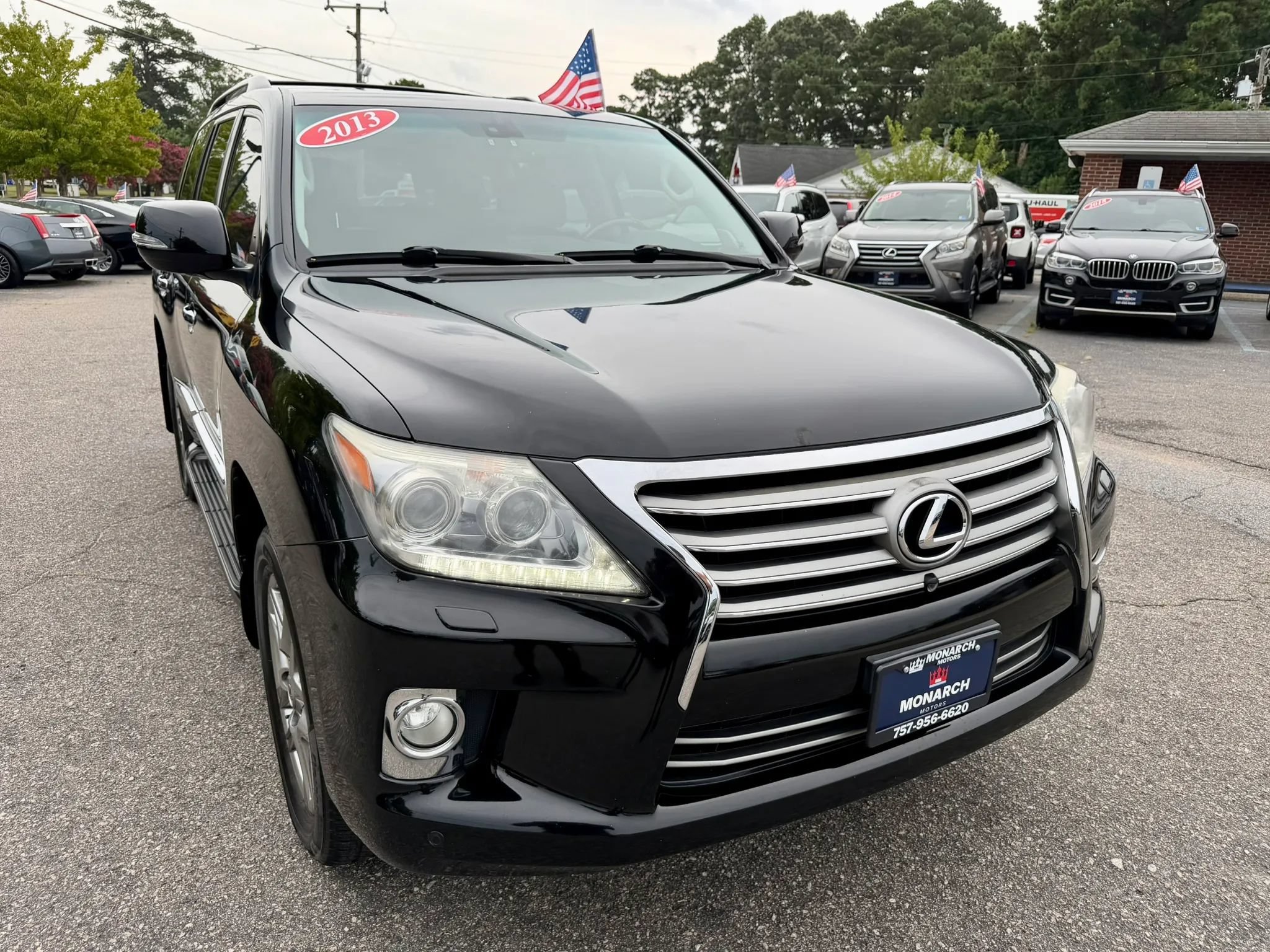 Used 2013 Lexus LX 570 4WD w/ Luxury Pkg image 7