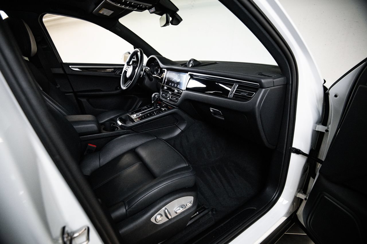 Certified 2023 Porsche Macan AWD/4WD image 28