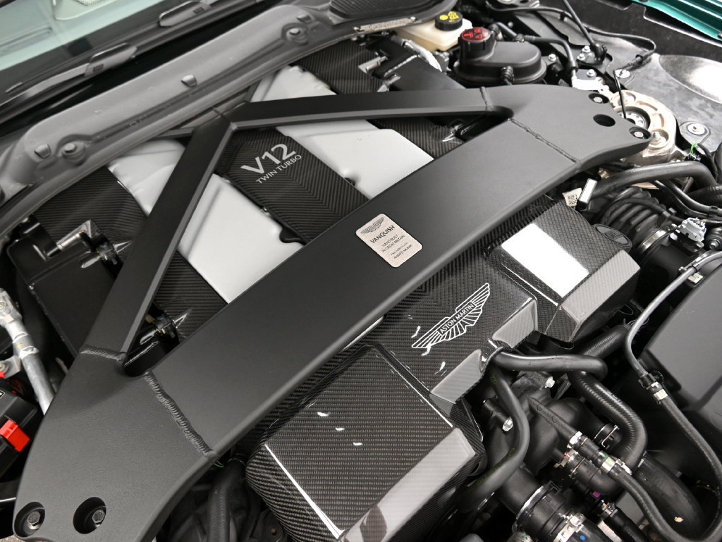Used 2025 Aston Martin Vanquish RWD image 31