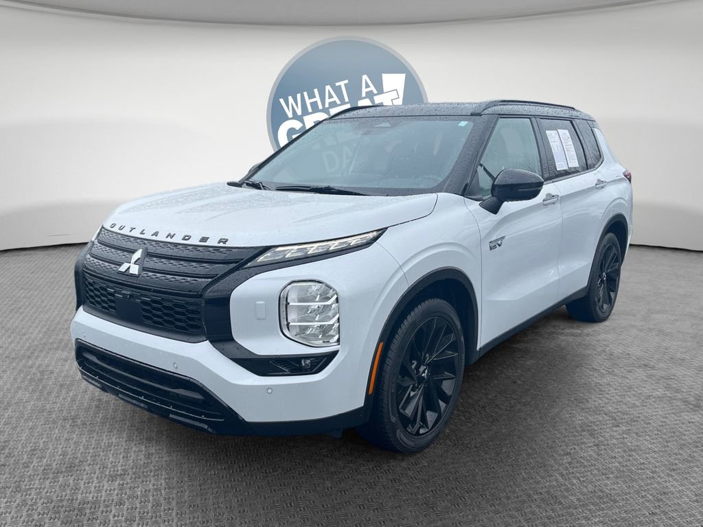 Used 2025 Mitsubishi Outlander 4WD Plug-In Hybrid image 8
