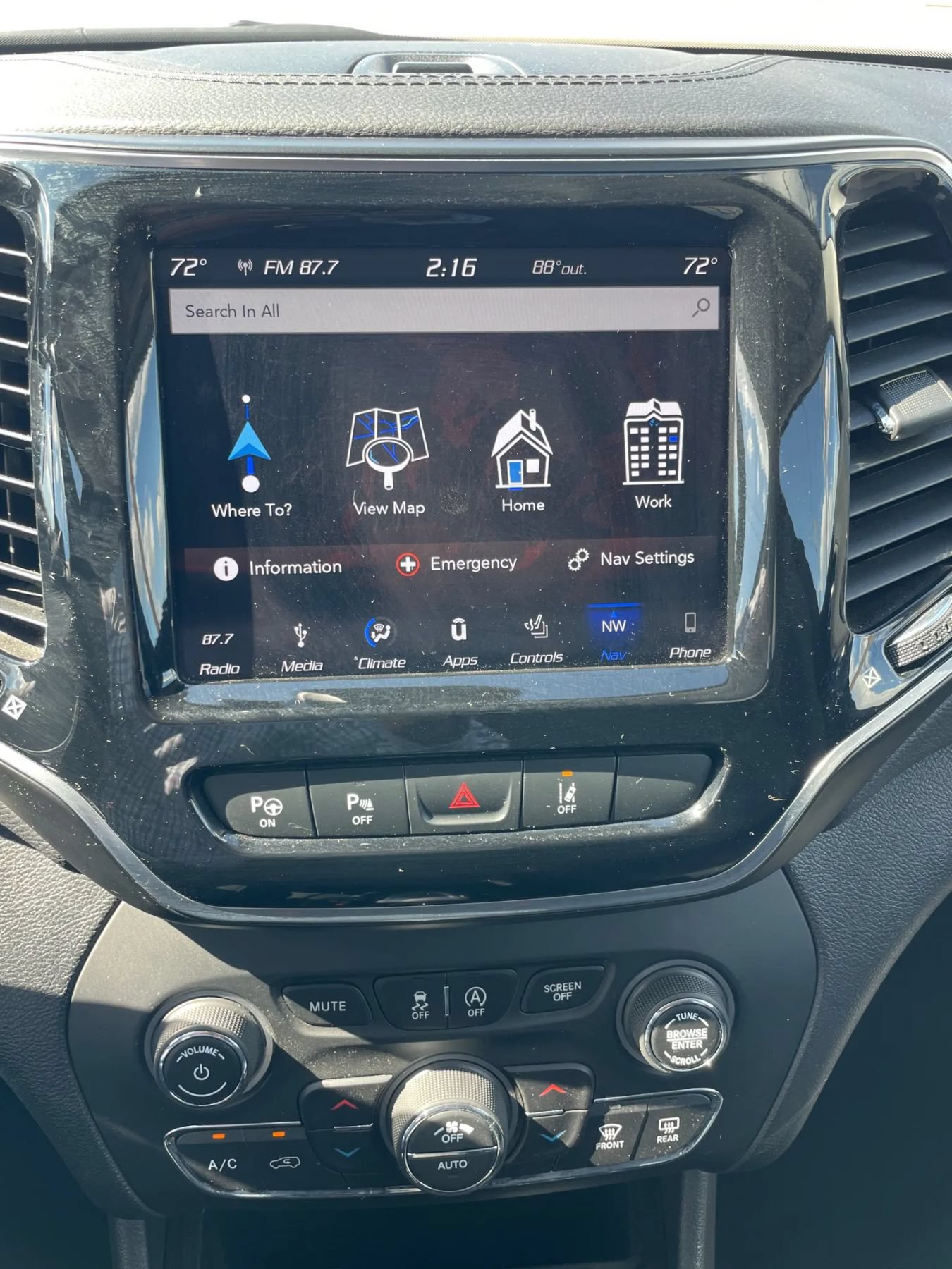 Used 2019 Jeep Cherokee Limited w/ Luxury Group FWD image 24