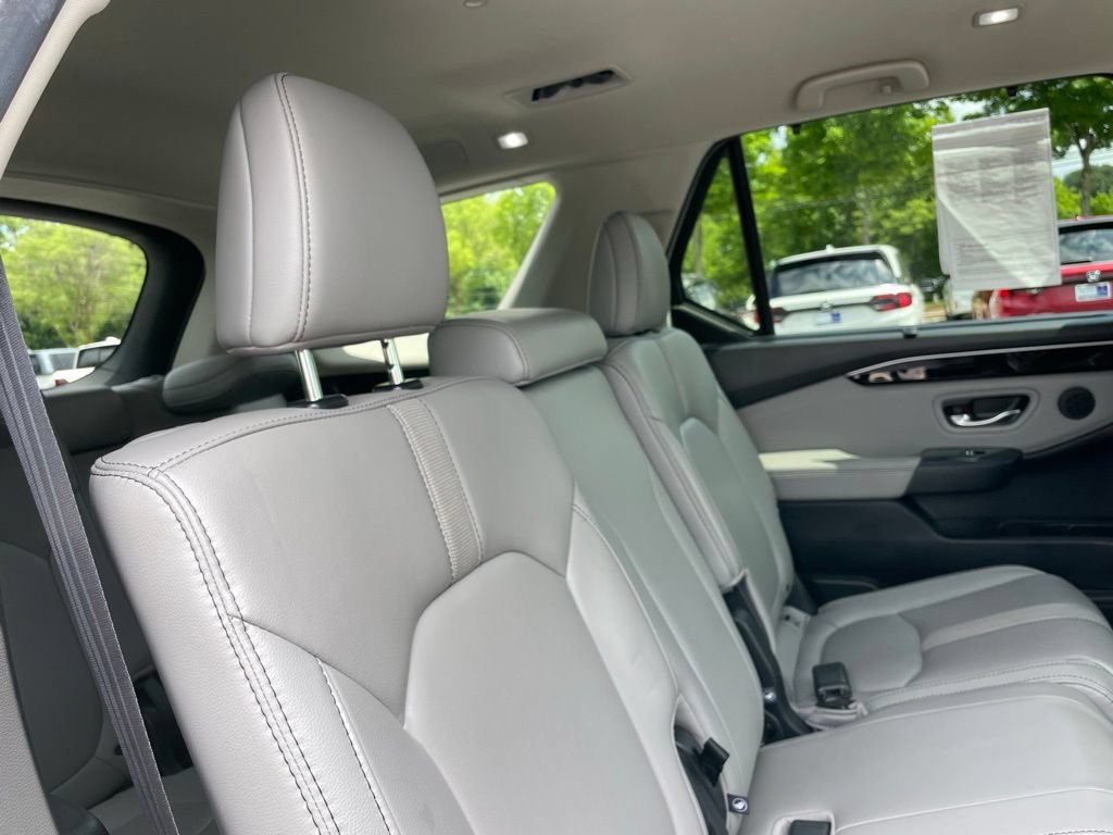 Certified 2025 Honda Pilot EX-L image 38