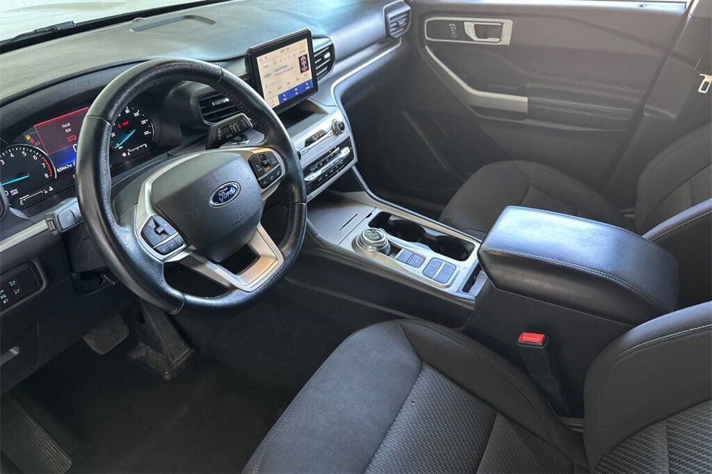Used 2022 Ford Explorer XLT image 10