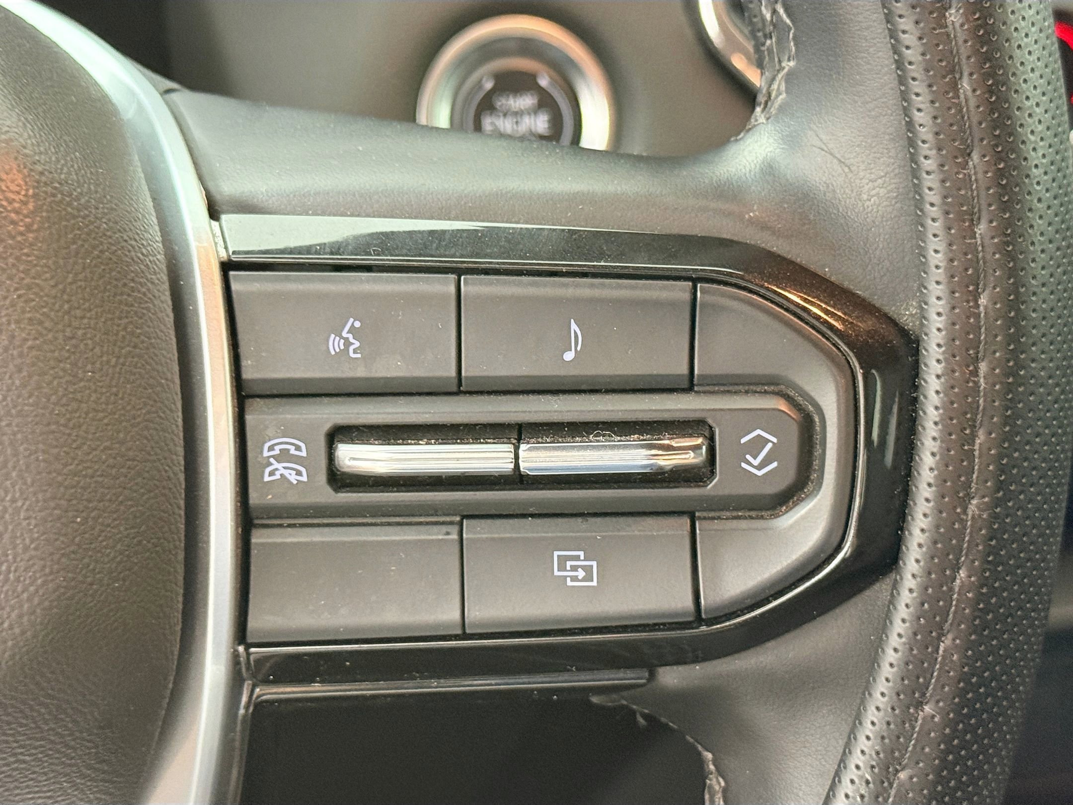 Used 2024 Chevrolet Colorado LT w/ LT Convenience Package image 22