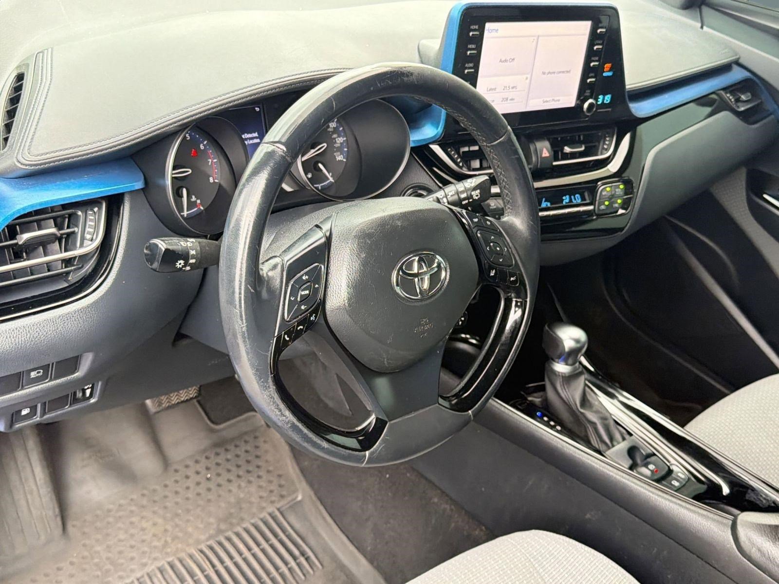 Used 2019 Toyota C-HR XLE FWD image 4