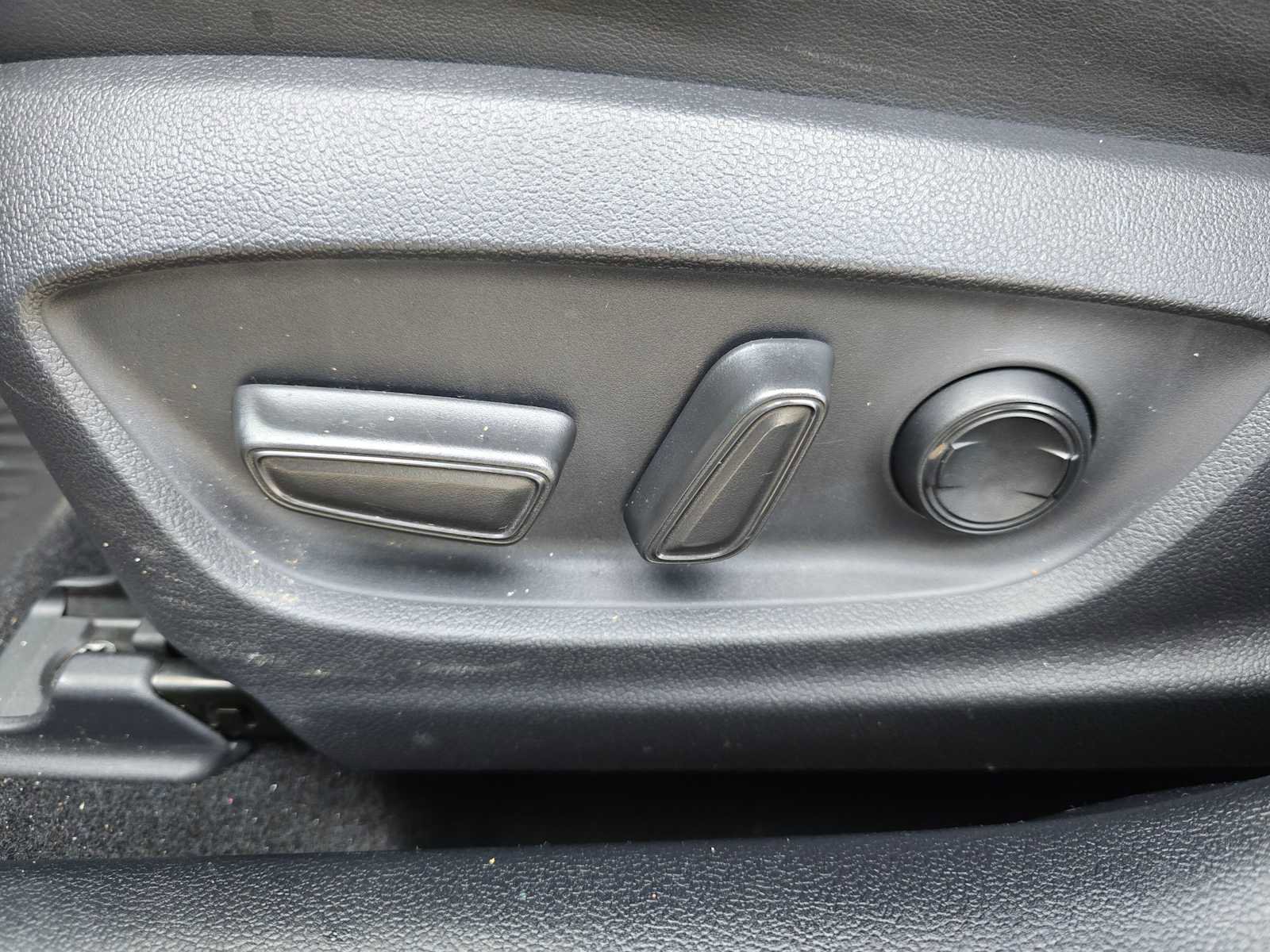 Used 2021 Toyota Prius Prime XLE image 27