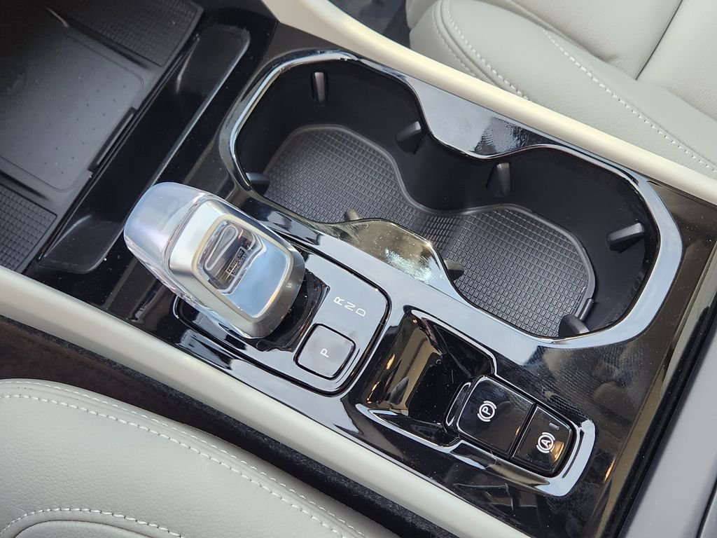 New 2026 Volvo XC40 B5 Plus w/ Protection Package Premier image 11