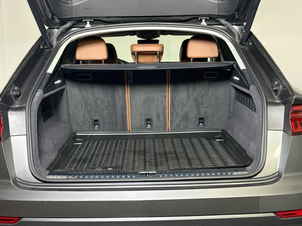 Used 2023 Audi Q8 Premium AWD/4WD image 21