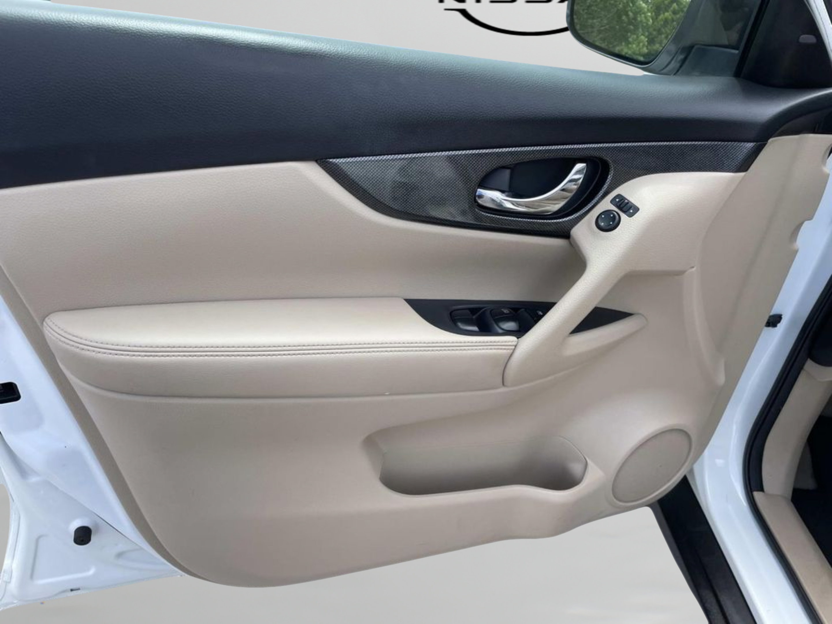 Used 2015 Nissan Rogue SL w/ SL Premium Package FWD image 21