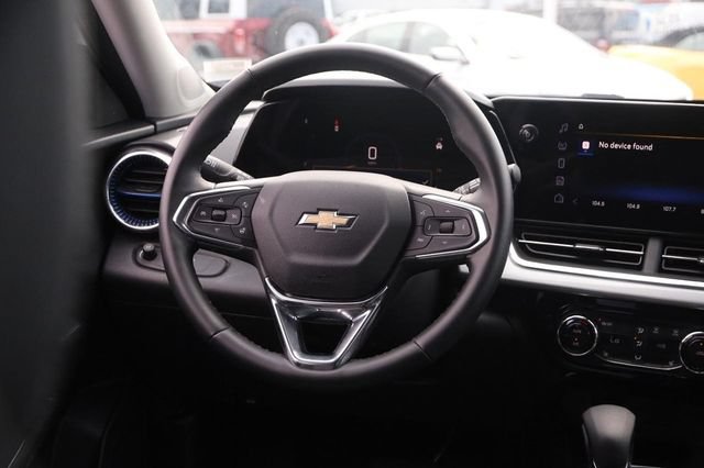 Used 2025 Chevrolet Trax LT w/ LT Convenience Package FWD image 21