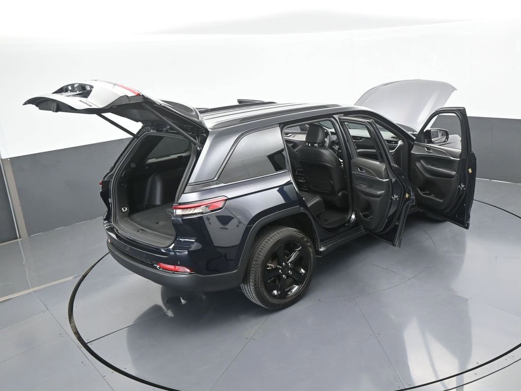 Used 2024 Jeep Grand Cherokee Limited w/ Black Appearance Package image 71