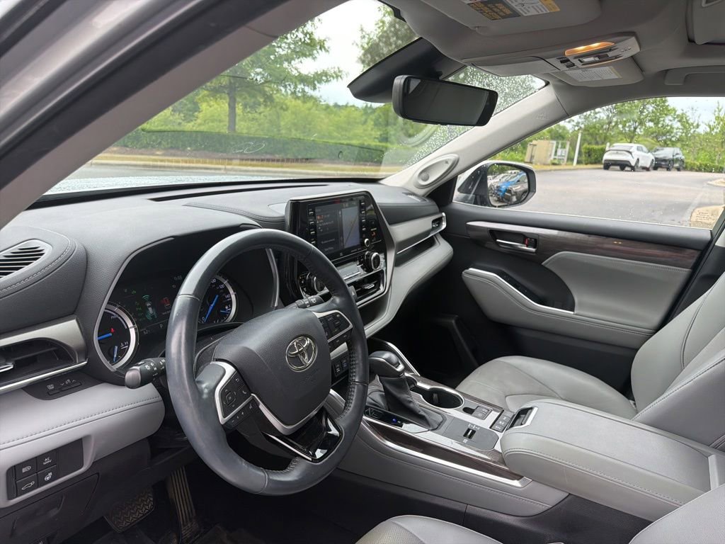 Used 2022 Toyota Highlander Limited AWD/4WD image 9