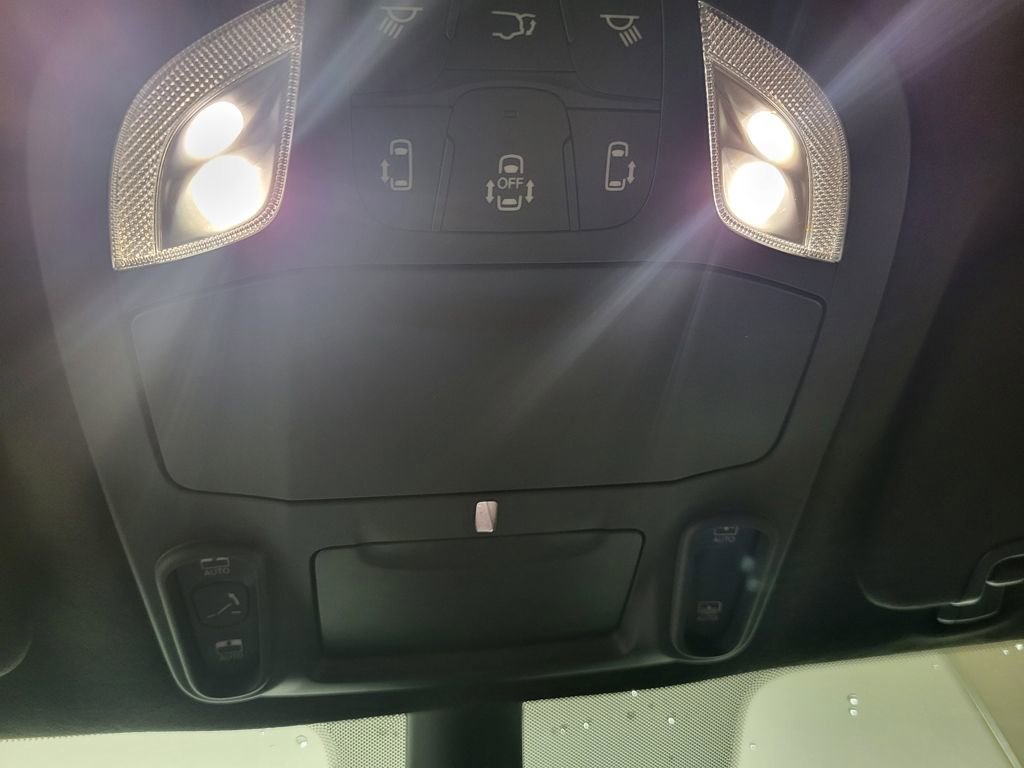 Used 2025 Chrysler Pacifica Pinnacle w/ Trailer Tow Group image 12