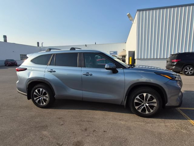 Used 2024 Toyota Highlander XLE AWD/4WD image 4