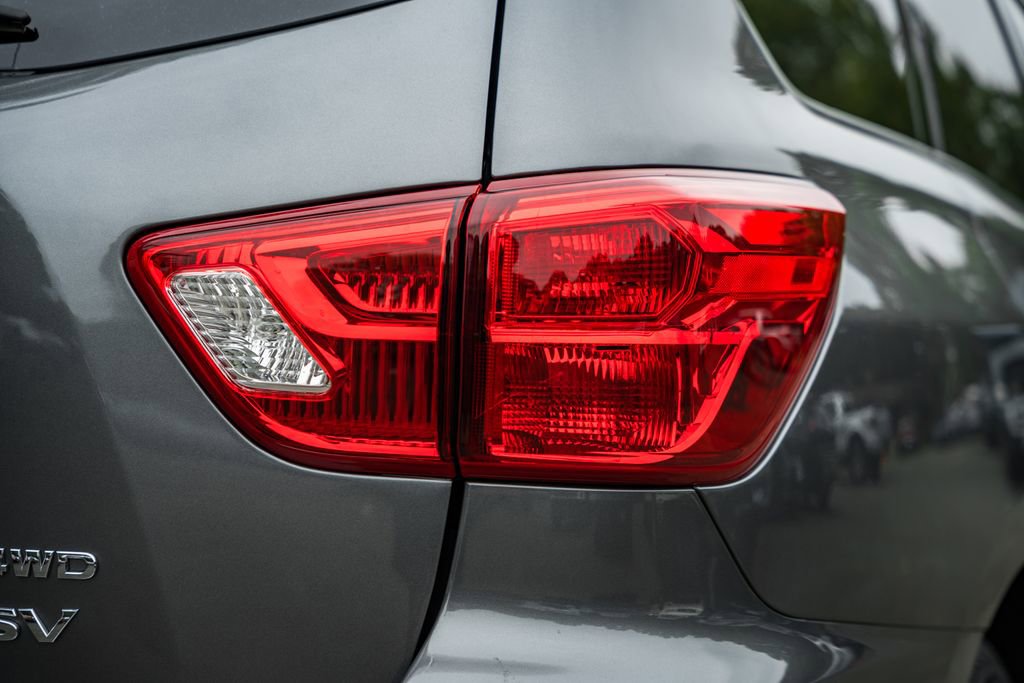 Used 2020 Nissan Pathfinder SV image 6