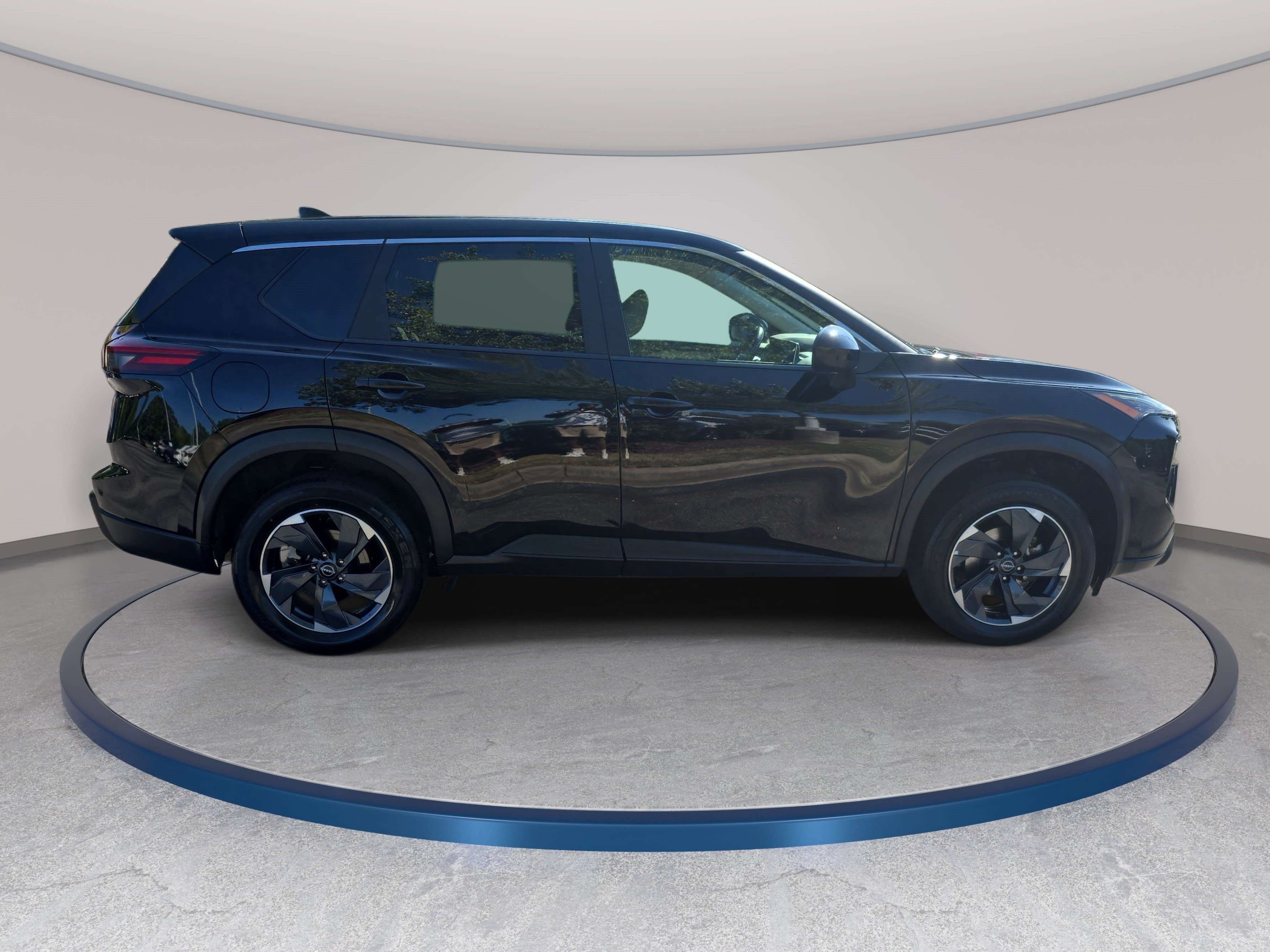 Used 2025 Nissan Rogue SV AWD/4WD image 4