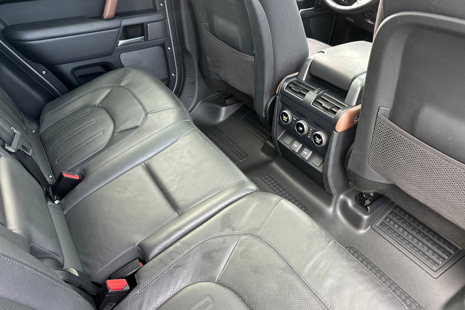 Used 2024 Land Rover Defender 110 X image 30