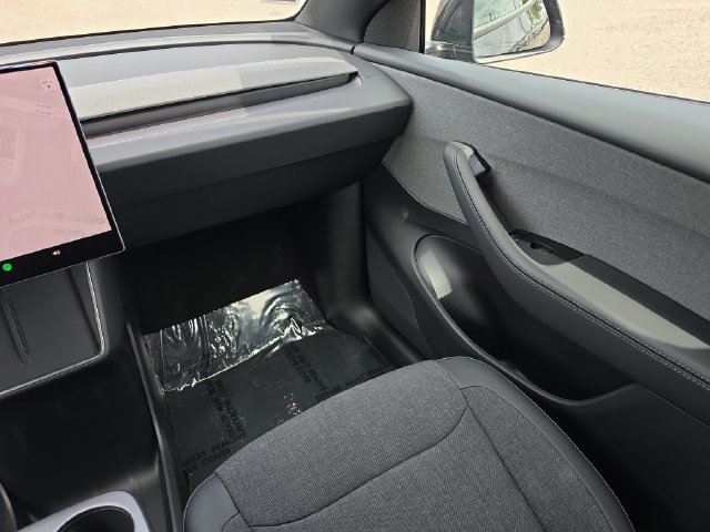 Used 2026 Tesla Model Y 2WD image 11