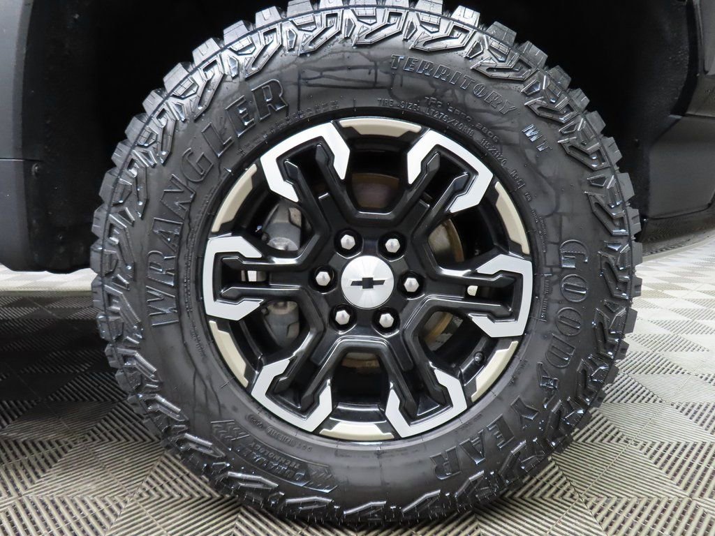 Used 2023 Chevrolet Silverado 1500 ZR2 w/ Technology Package image 8