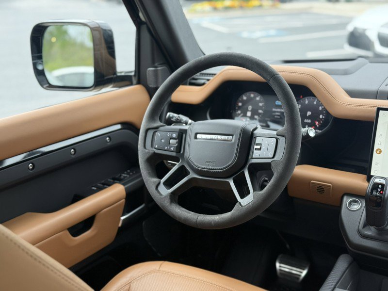 Used 2024 Land Rover Defender 110 V8 image 25