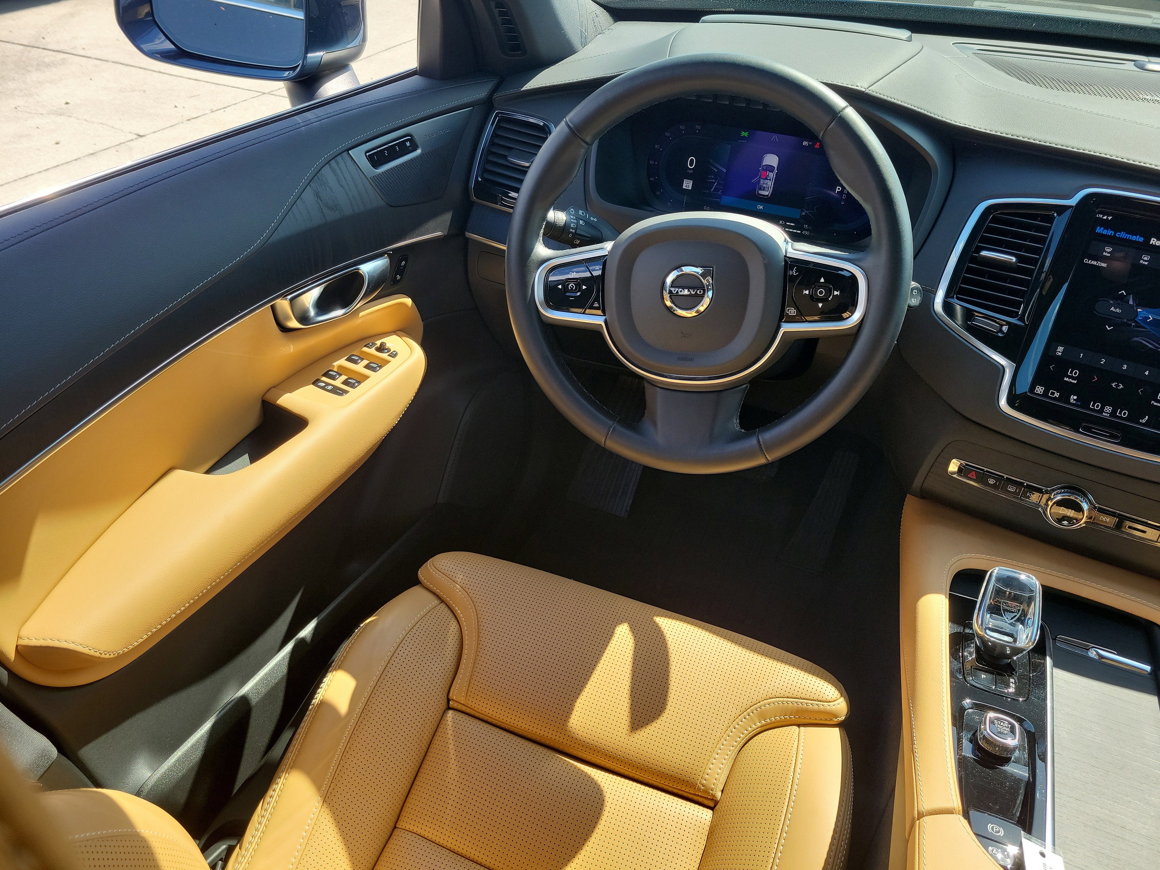 Used 2025 Volvo XC90 T8 Ultra w/ Protection Package Premier image 19