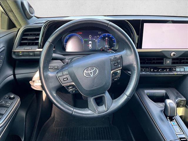 Used 2023 Toyota Crown Platinum image 7