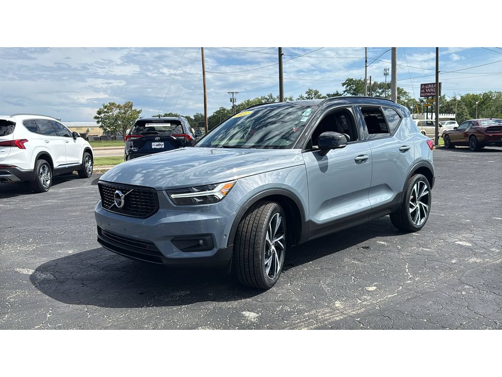 Used 2022 Volvo XC40 T5 R-Design w/ Advanced Package AWD/4WD image 3