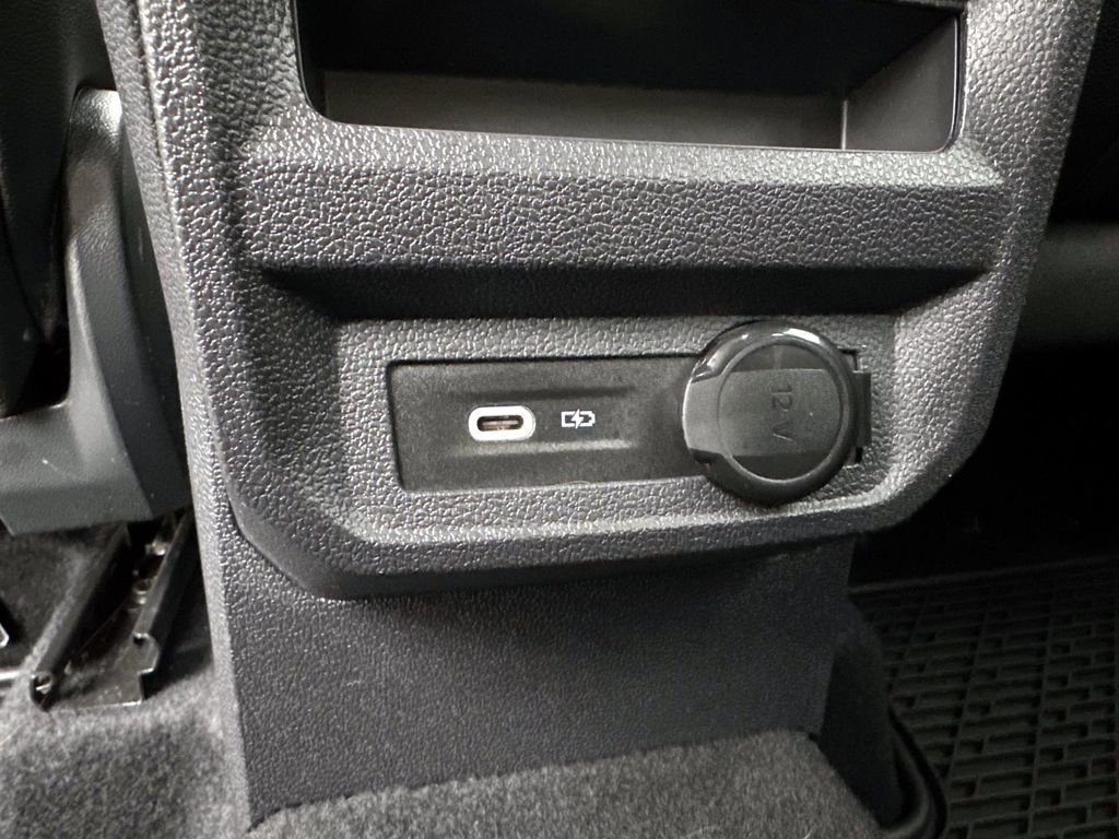 Used 2022 Volkswagen Tiguan SE image 33