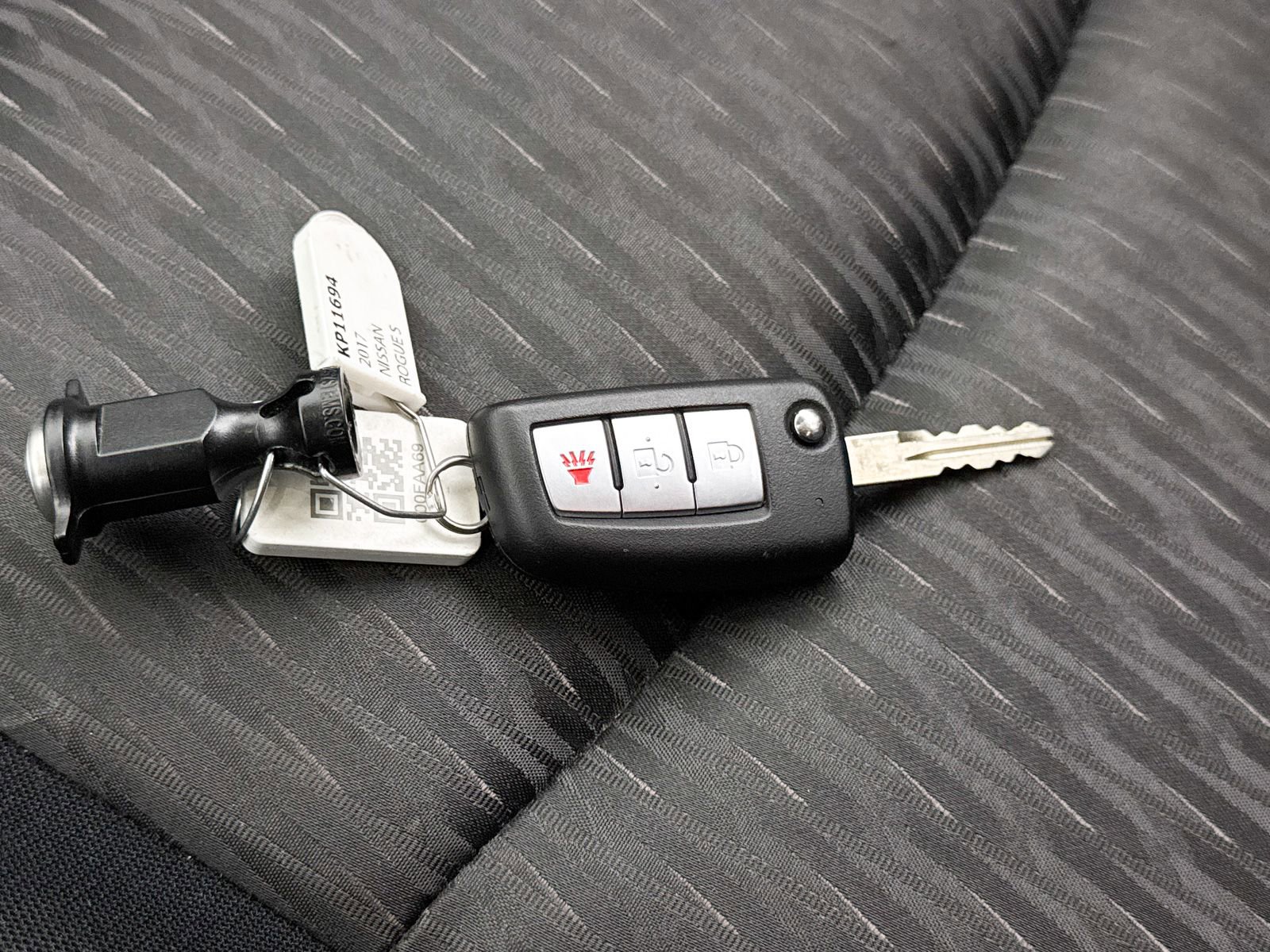 Used 2017 Nissan Rogue S image 33