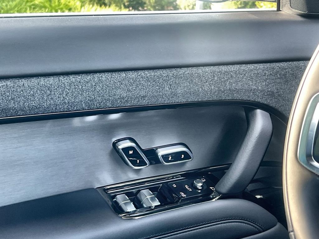 Used 2025 Land Rover Range Rover Sport SE image 20