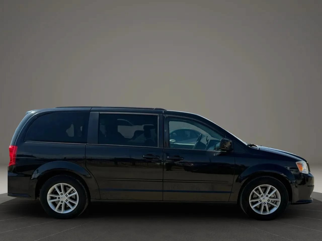 Used 2015 Dodge Grand Caravan SXT FWD image 5