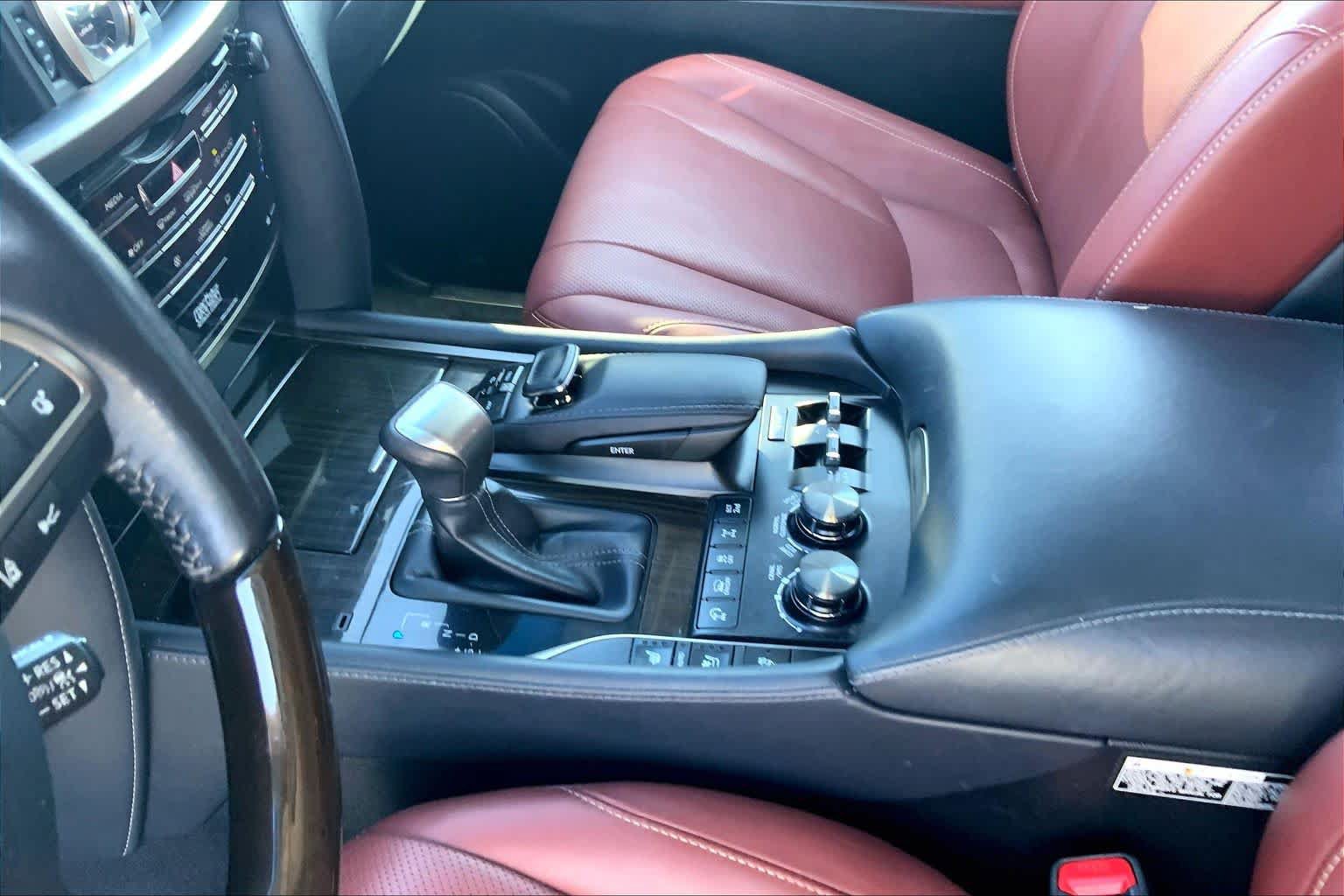 Used 2019 Lexus LX 570 4WD w/ Luxury Package image 17