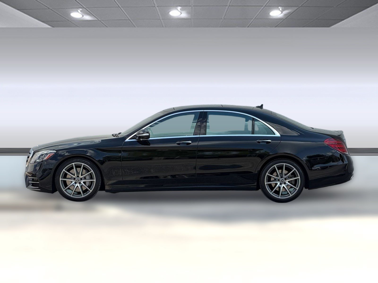 Used 2019 Mercedes-Benz S 560 Sedan image 2
