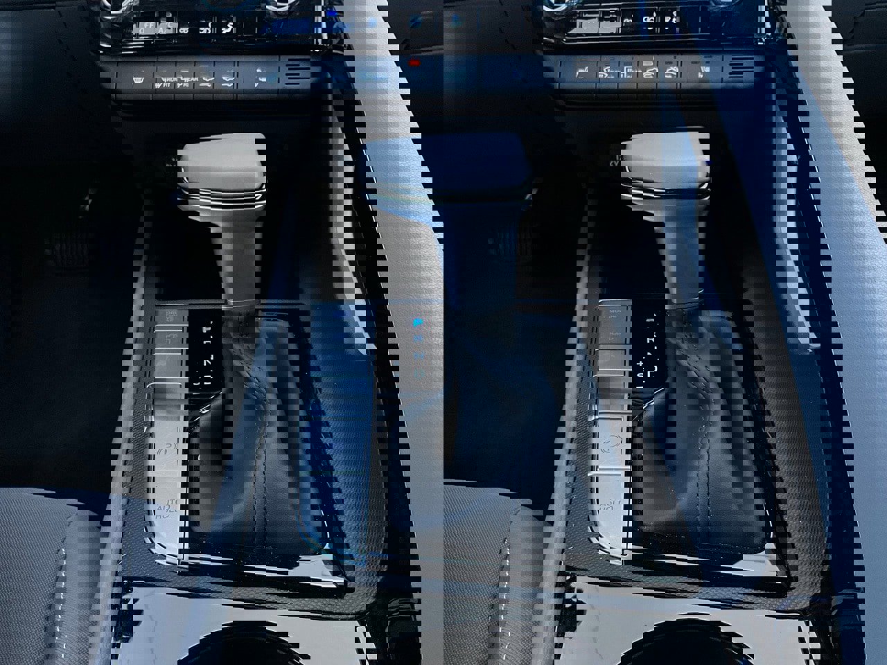 Used 2025 Hyundai Elantra SEL image 24