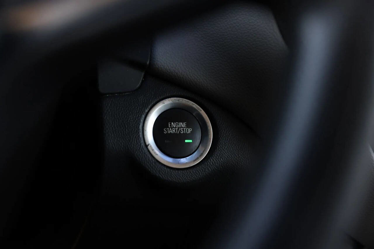 Used 2021 Chevrolet Equinox LS image 28