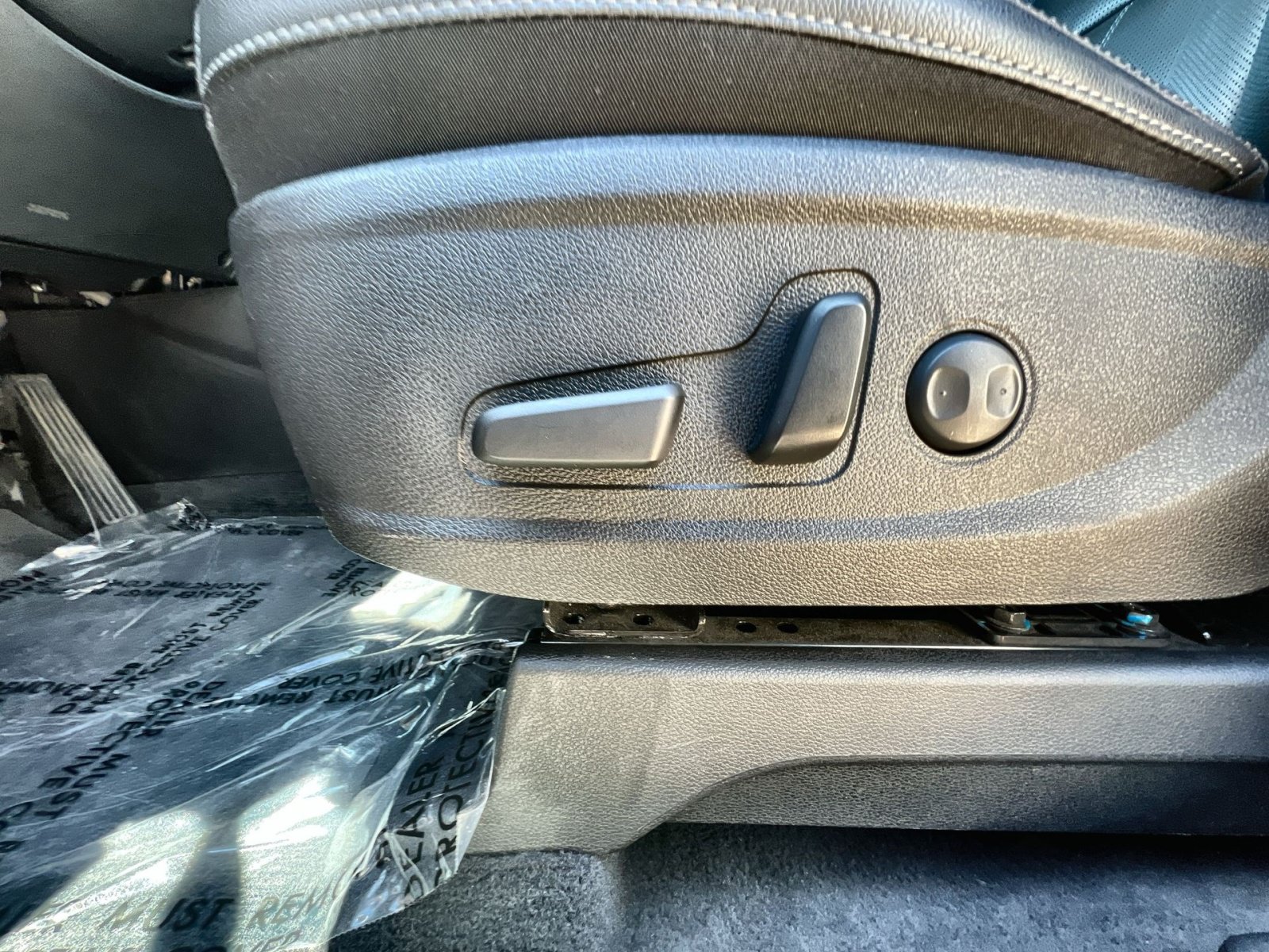 Used 2024 Kia Telluride EX w/ EX Captain's Chair Package AWD/4WD image 22