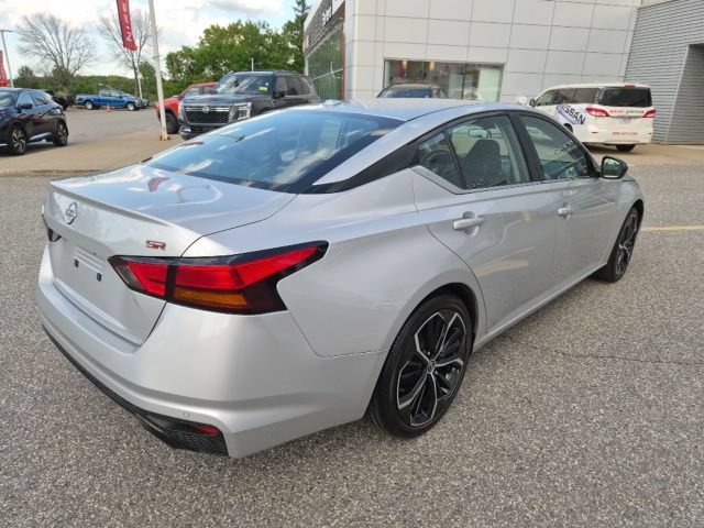 Used 2024 Nissan Altima 2.5 SR FWD image 9