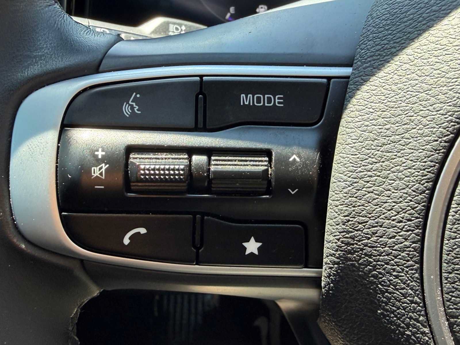 Used 2025 Kia Sportage SX FWD image 16