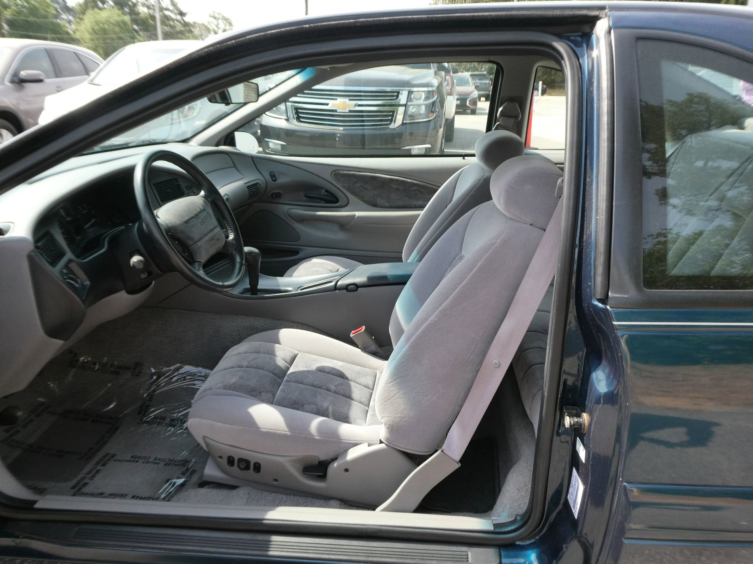 Used 1996 Ford Thunderbird LX RWD image 12