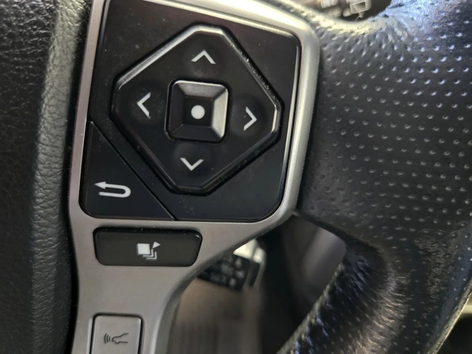 Used 2023 Toyota 4Runner SR5 Premium w/ Moonroof Package AWD/4WD image 16