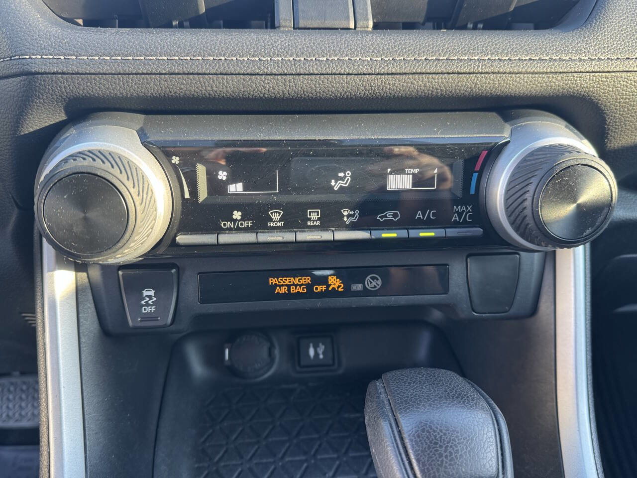 Used 2019 Toyota RAV4 LE image 16