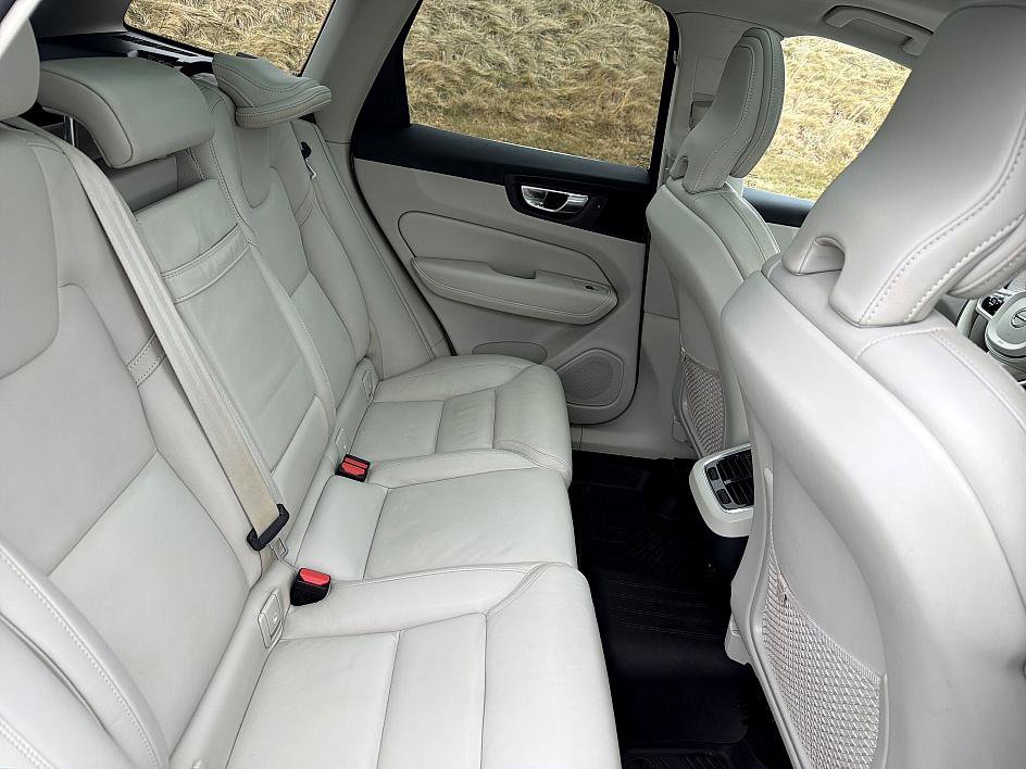 Used 2021 Volvo XC60 T6 Inscription image 22