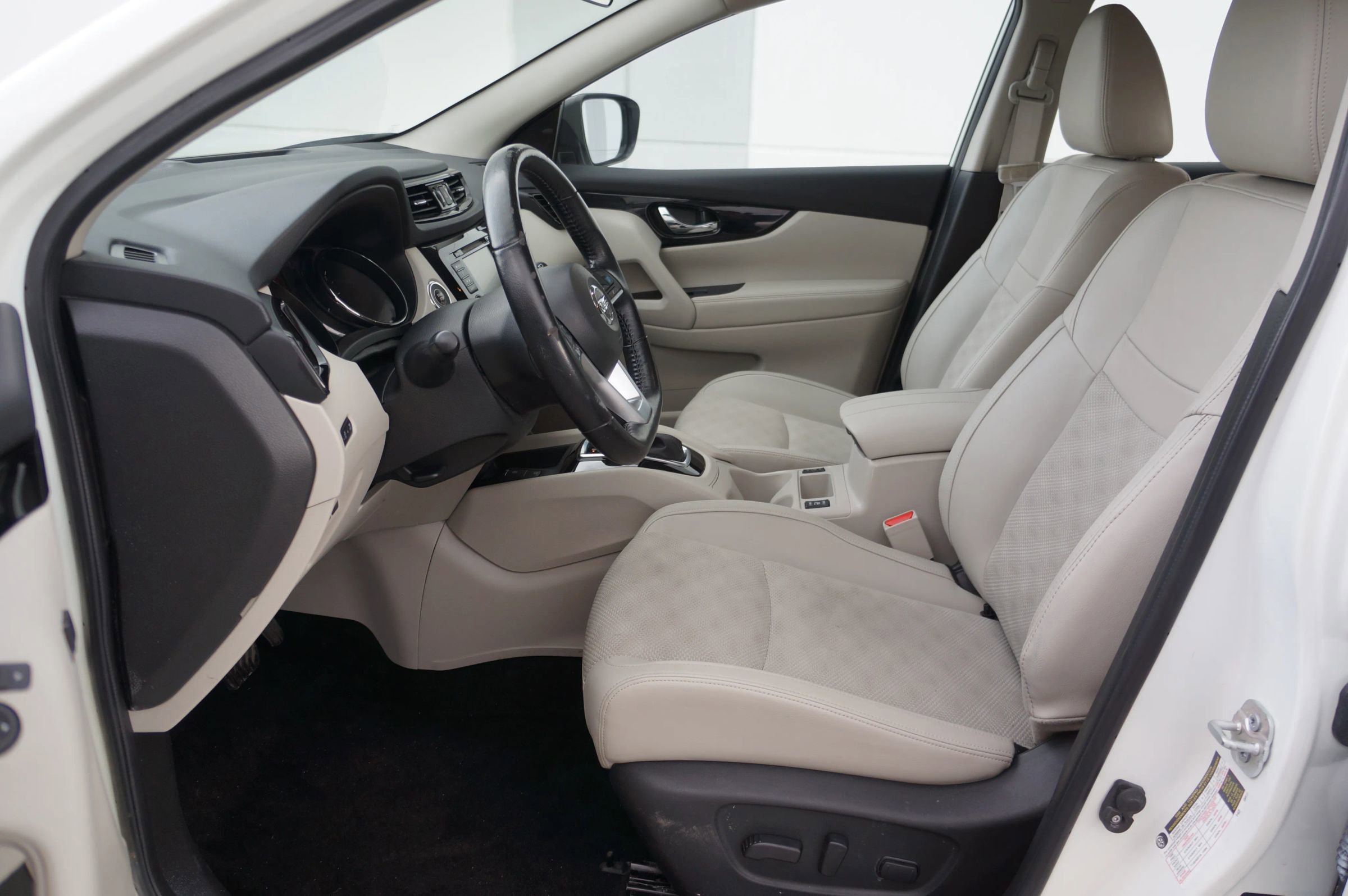 Used 2022 Nissan Rogue Sport SV w/ Technology Package image 27