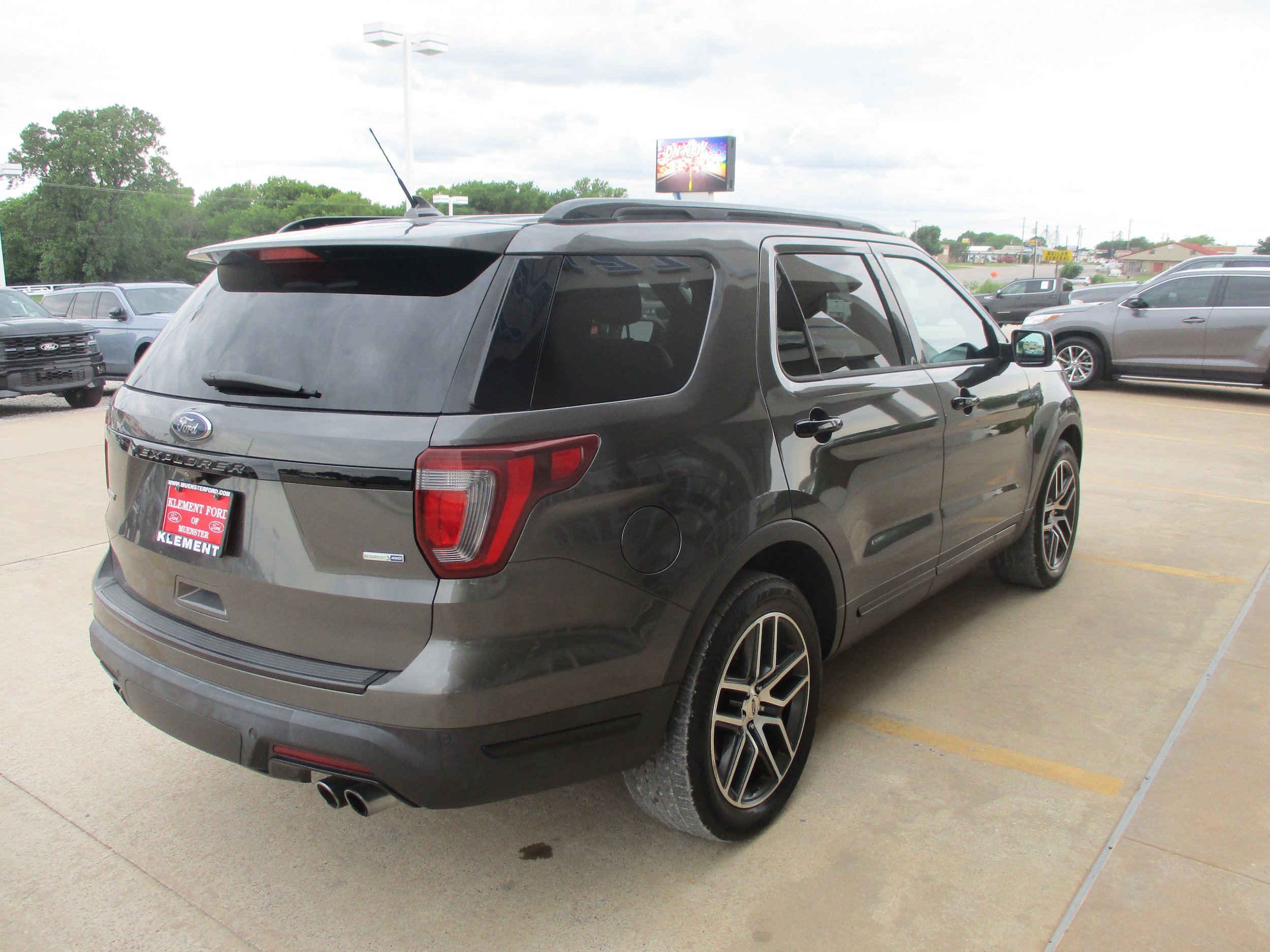Used 2018 Ford Explorer Sport w/ Equipment Group 401A AWD/4WD image 6