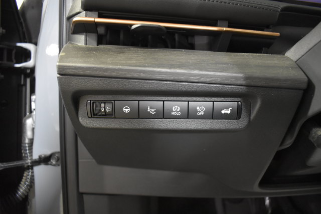 Used 2024 Nissan Ariya AWD image 14