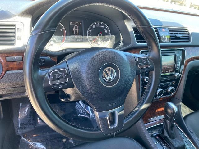 Used 2013 Volkswagen Passat 2.5 SEL FWD image 12
