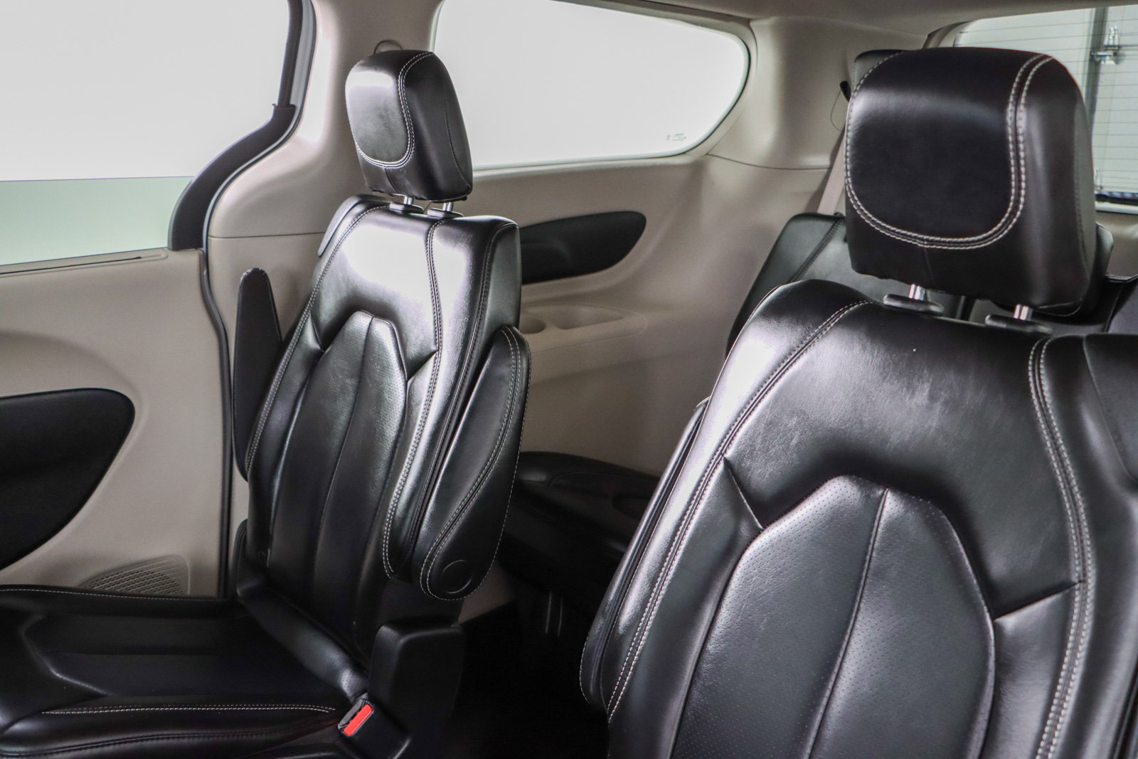 Used 2023 Chrysler Pacifica Touring-L FWD image 24